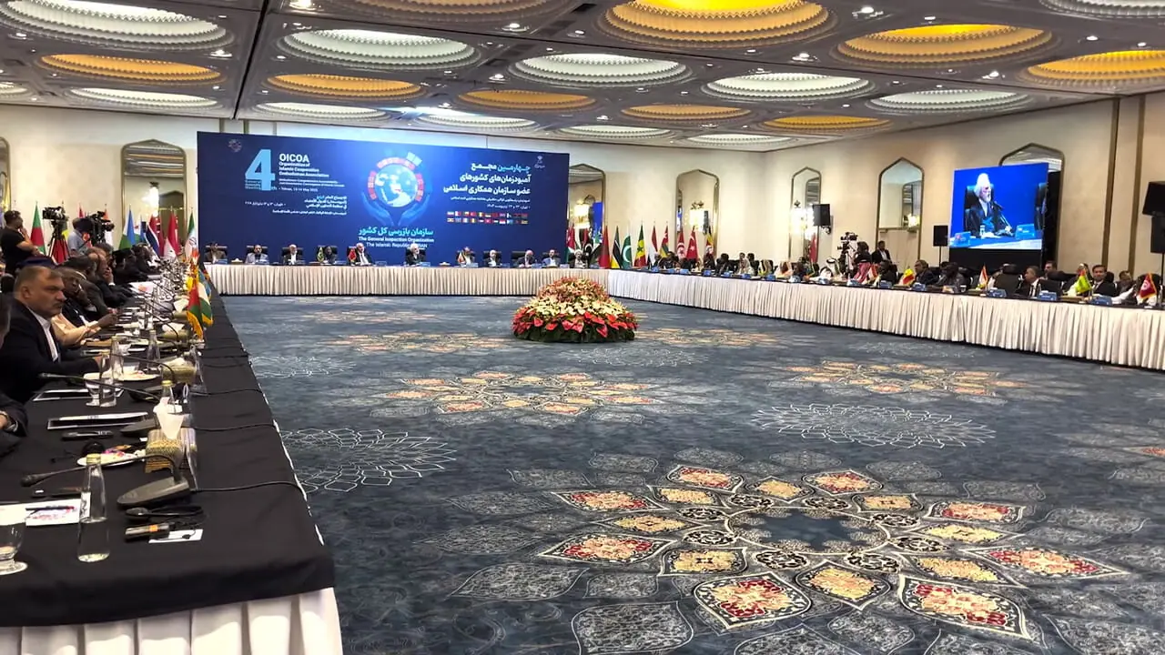کسی که قانون را زیر پا می‌گذرد مورد تنبیه و مجازات قرار می‌گیرد