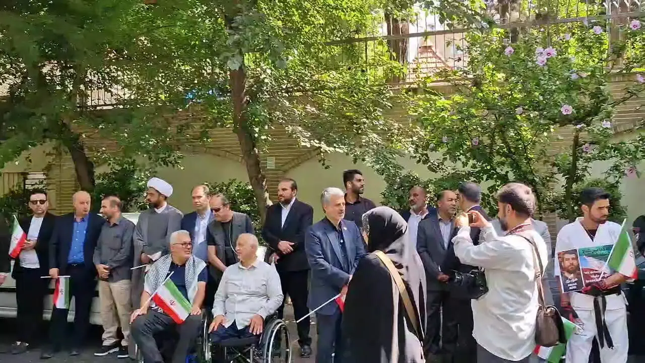 تجمع جامعه ورزش ایران مقابل دفتر مرکزی سازمان ملل در تهران
